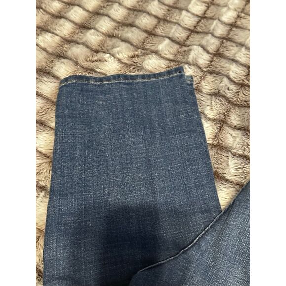 NWOT Women’s Levi’s  Dark Blue Straight Jeans Size 16 - Picture 4 of 9
